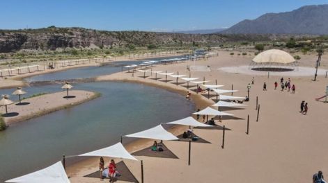 Verano 2024: Cuánto salen las entradas para las playas de Mendoza.
