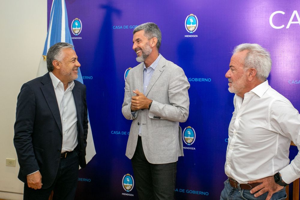 Ulpiano Suarez y Alfredo Cornejo avanzan con la finalización de obras de saneamiento en La Favorita (4).jpg