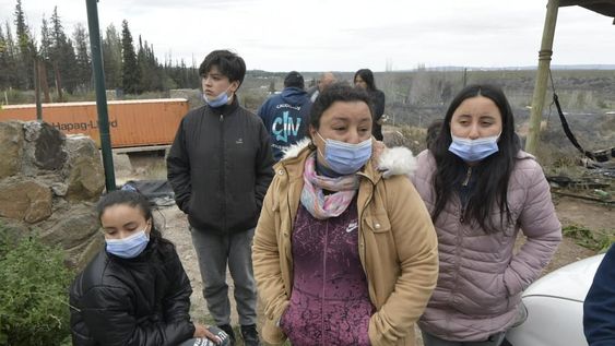 Familia Maradona perdió su casa en Colonia Suiza por el incendio en el piedemonte tras el Zonda (Orlando Pelichotti / Los Andes)