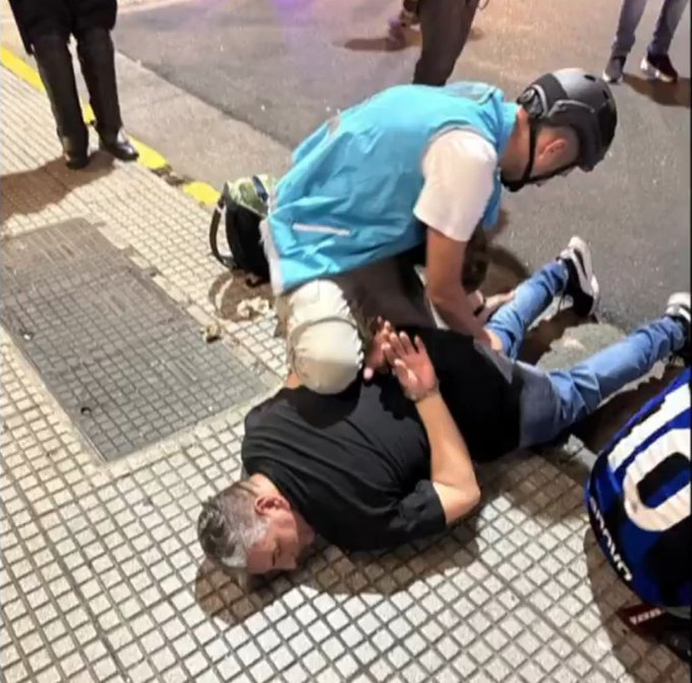 Un hombre atacó al cronista Martín González en la marcha de los jubilados.