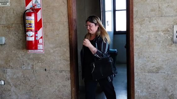 La hermana de Fabiola Yañez, Tamara, arribó esta mañana a los tribunales federales de Retiro para declarar como testigo en la causa que investiga por violencia de género al ex presidente Alberto Fernández. Foto: Daniel Vides / NA