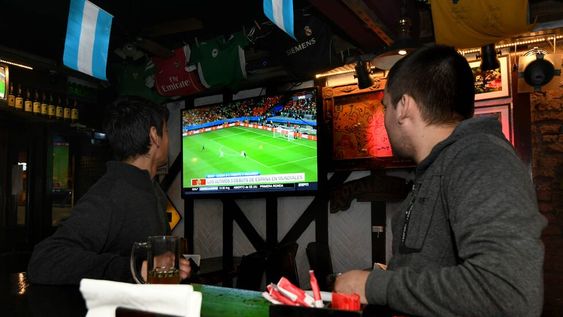 Mundial Qatar 2022: ¿cómo cuidar la visión de la alta exposición a las pantallas?