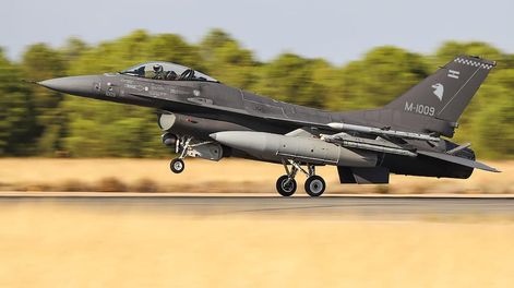 Aviones de combate F16 adquiridos a Dinamarca.