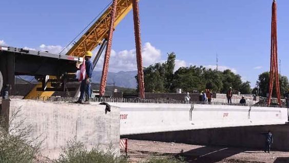 La construcción de la autopista está prácticamente finalizada.