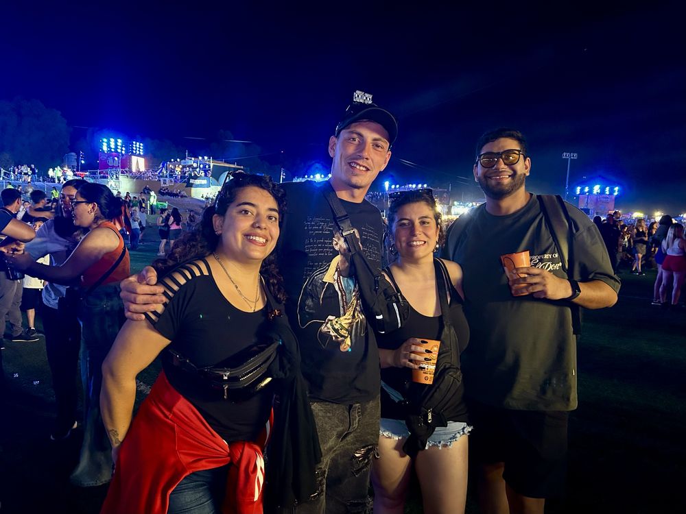 Julieta Atenas, Nicolás Pontis, Lorena Domínguez y Gonzalo Muñoz, fans de Damas gratis y Euge Quevedo. 