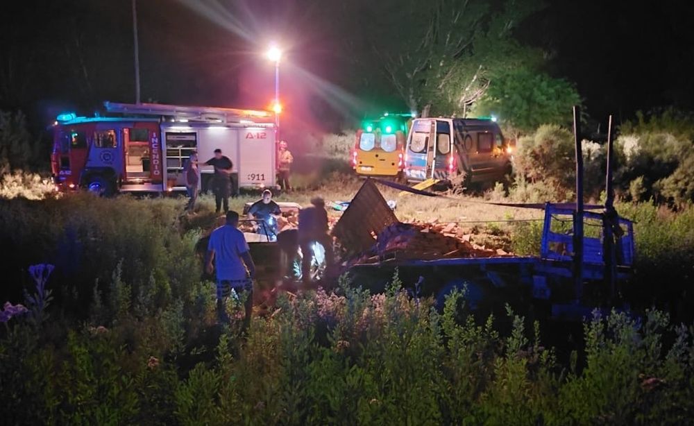 Un trágico accidente de tránsito se registró esta madrugada en Lavalle, donde un hombre murió tras el vuelco de un camión.