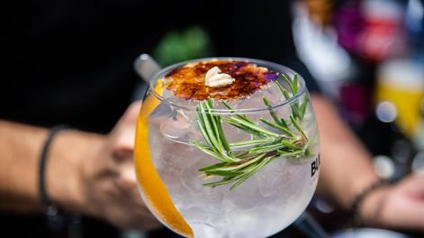 Día Internacional del Gin: 4 tragos que se preparan con este destilado que seguro no sabías.