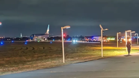 Amenaza de bomba en un vuelo de Aerolíneas Argentinas en Ezeiza: desviaron vuelos.