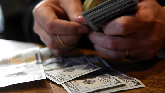 La cotización del dólar blue se acerca al nivel de los días previos a las PASO