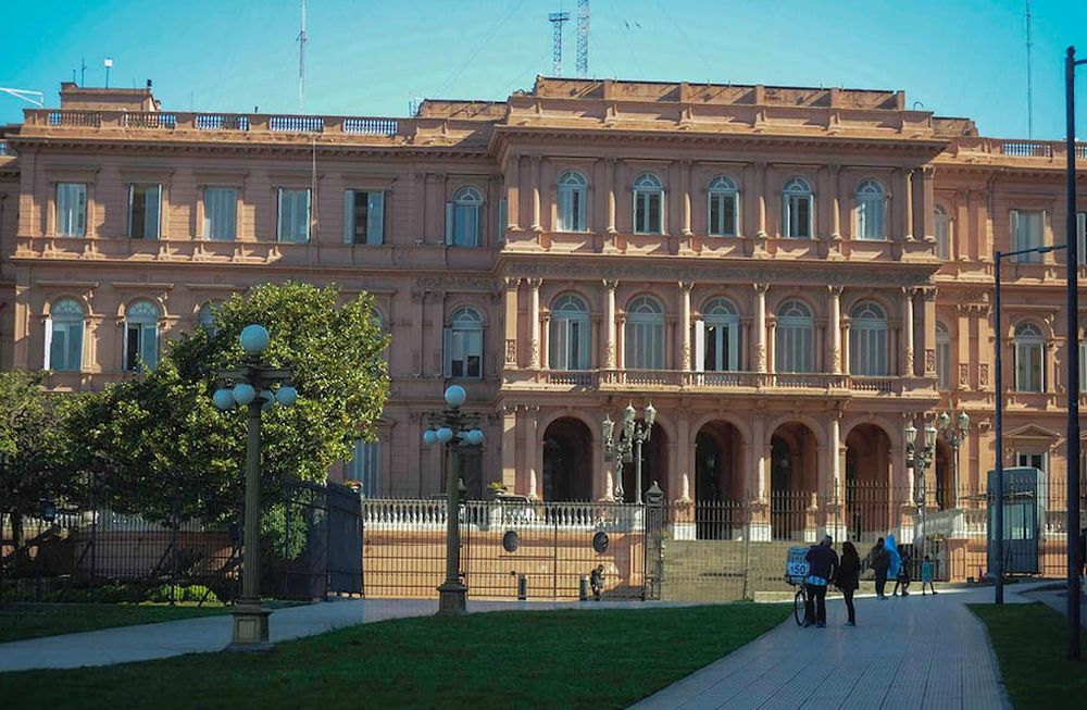 Relatos que agreden las instituciones republicanas