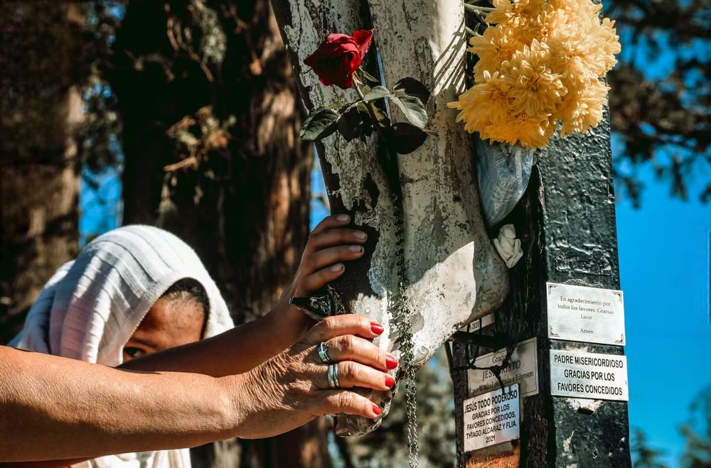 La Semana Santa convoca a miles de cristianos que se acercan hasta el Calvario, en Godoy Cruz. Cristo Huarpe, Calvario de la Carrodilla. Foto: Ramiro Gómez