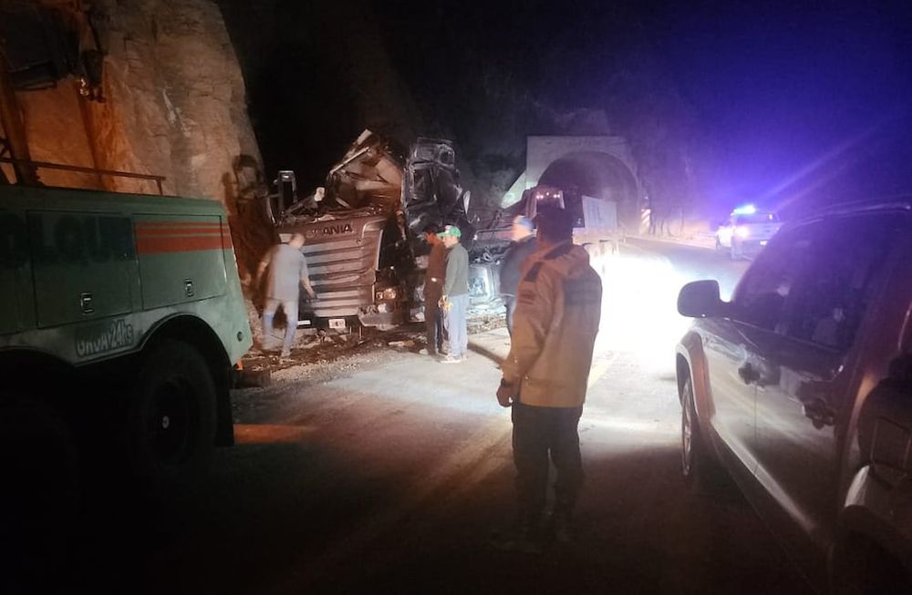 Removieron el camión volcado en ruta 7. Foto: Gendarmería Nacional
