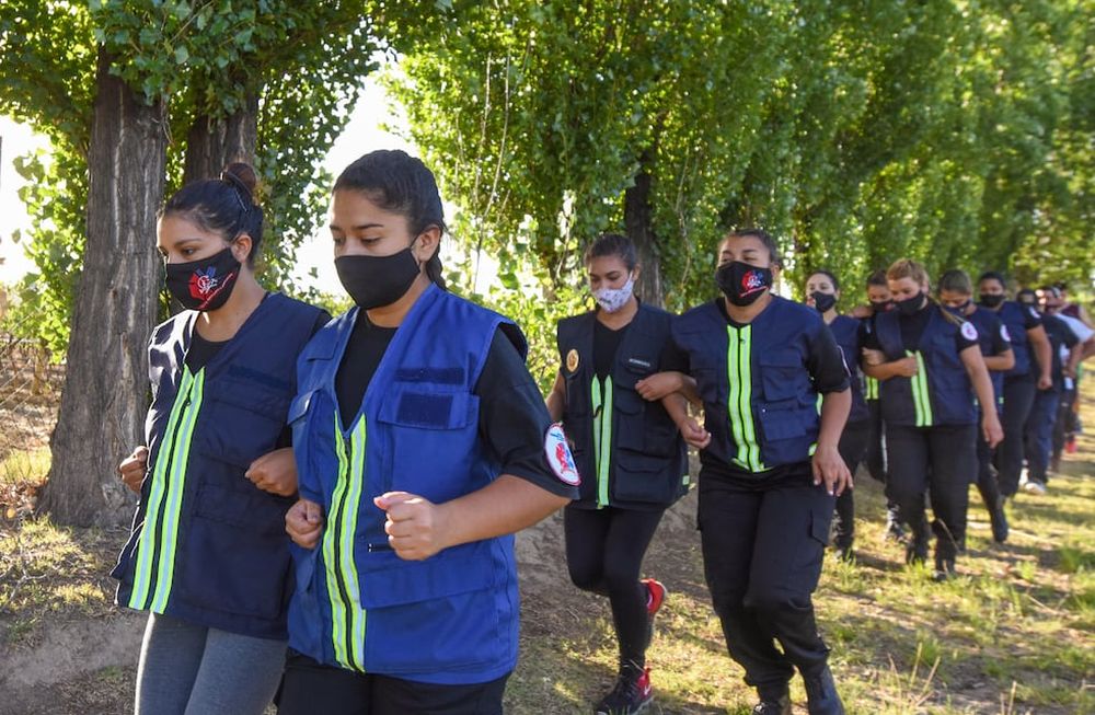 Bomberas de Tupungato, de madres, estudiantes, enfermeras, cosechadoras a bomberas voluntarias. Fotografía: Mariana Villa.