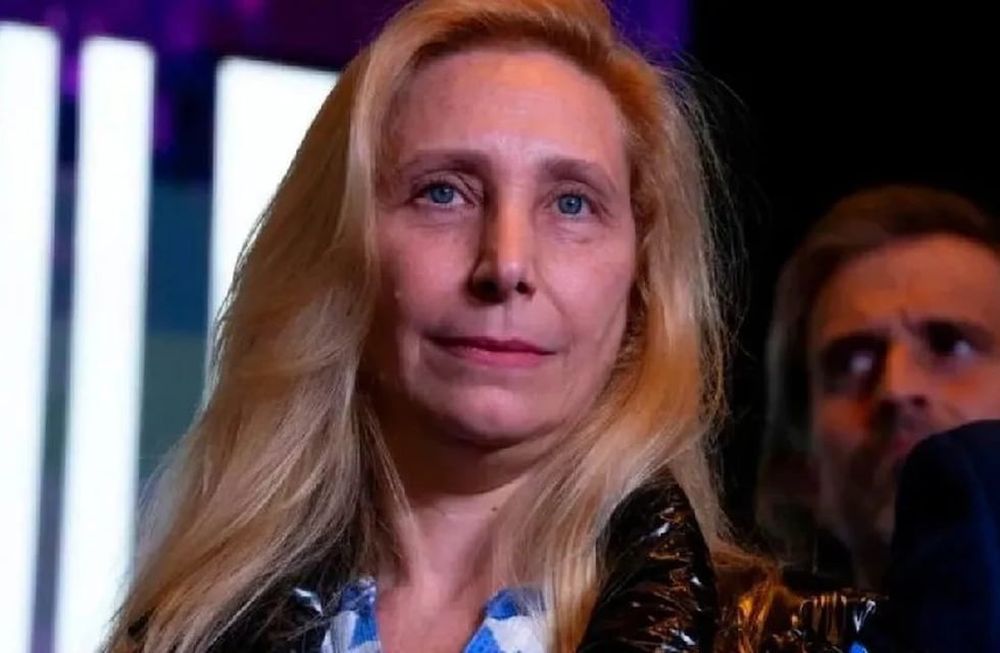 Según el periódico, la “ex panadera y lectora de cartas del tarot” comenzó en la política “en 2021 cuando su hermano, entonces comentarista de televisión y economista del sector privado, se postuló para un escaño en la Cámara baja”. Foto: Gentileza