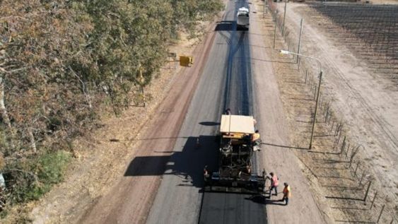 Vialidad Mendoza comenzó a pavimentar los últimos 6 kilómetros de la RP 14