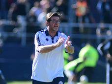 El entrenador de la Lepra volvió a destacar y no ocultó su gran conformidad por el triunfazo de sus dirigidos frente al Lobo. El entrenador de la Lepra volvió a destacar y no ocultó su gran conformidad por el triunfazo de sus dirigidos frente al Lobo.