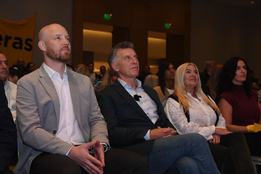 Mauricio Macri en Mendoza junto a Esteban Allasino y Lula Balsells-Miró