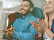 Aplaudir al final de un vuelo genera polémica entre las personas.