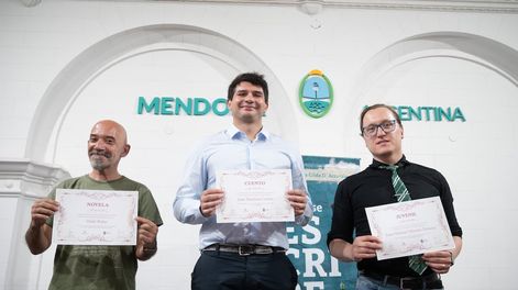 Los Andes | Iñaki Rojas (novela), Juan Bautista Correa (cuento) y Juan Manuel Montes (juvenil), ganadores del Premio Vendimia 2023.