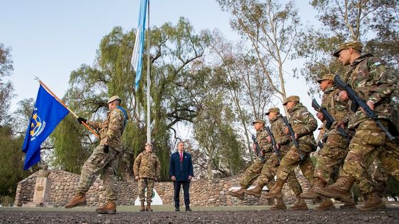 Stevanato acompañó al Ejército en la preparación del gran locro solidario