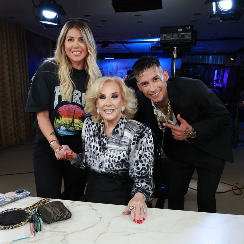 ????  siempre al ritmo ????   “Amor Verdadero” 1 Semana #1 En Tendencia @wanda_nara x @lgante_keloke x @negrodub (2).jpg
