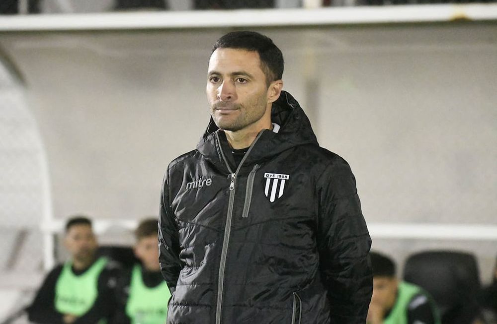 Fútbl Primera Nacional, Gimnasia y Esgrima de Mendoza vs. Almirante Brawn, en cancha de Gimnasia.Joaquín Sastre D.T. de Gimnasia	Foto: José Gutierrez / Los Andes