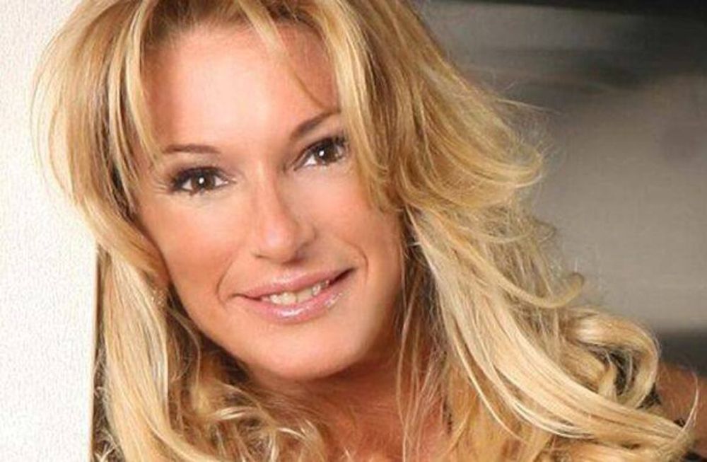 Yanina Latorre confesó que debutó con una mujer