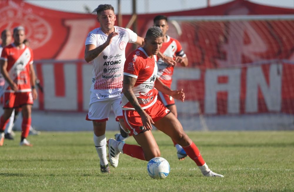 Huracan Las Heras y Deportivo Maipú, embajadores actuales del fútbol mendocino. / José Gutiérrez (Los Andes).