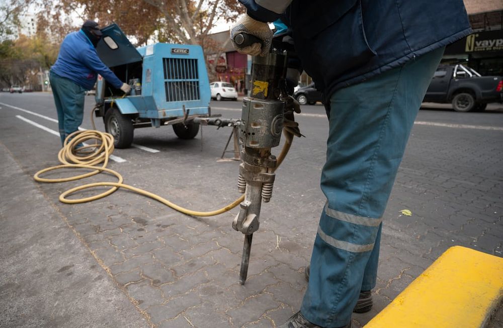 Progresan los trabajos de la nueva ciclovía de avenida San Martín en Ciudad