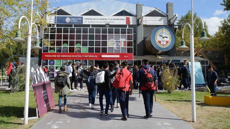 Facultad de Ciencias Exactas y Naturales de la UNCuyo. Prensa: UNCuyo.