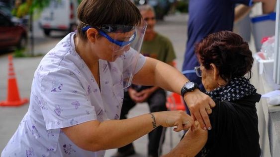 La ministra de Salud Carla Vizzotti anunció la llegada de la cuarta dosis: quiénes la recibirán