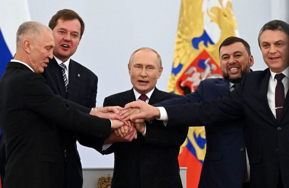 EL presidente de Rusia, Vladimir Putin, junto a los 4 líderes prorrusos de las regiones anexionadas luego de los referendos del mes de septiembre.