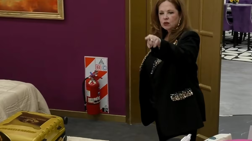 Telefe analiza que si Andrea del Boca no puede regresar, la reemplace una estrella argentina.