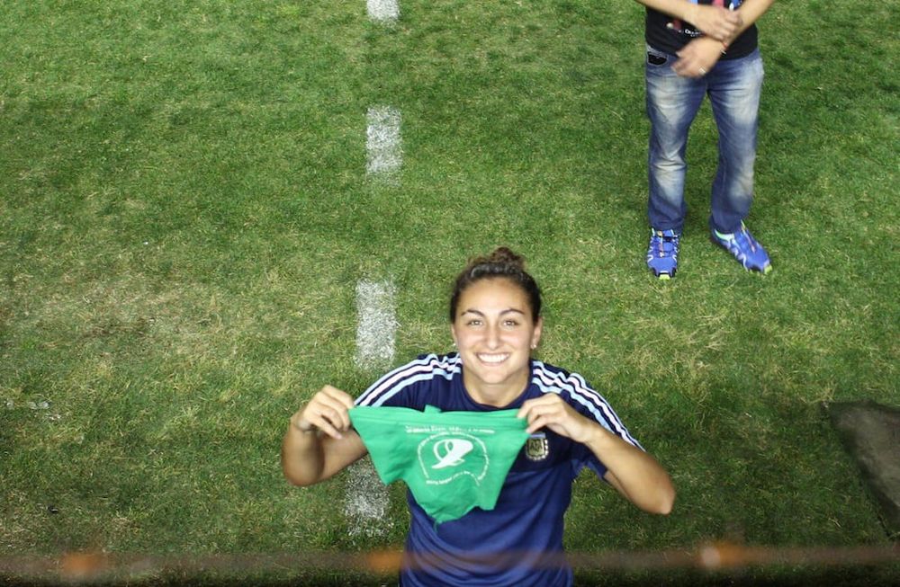 La futbolista de la selección argentina de fútbol pro aborto