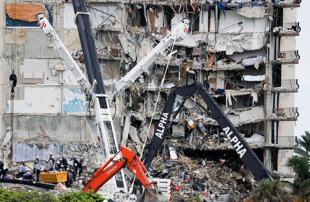 Durante varios días, un grupo de rescatistas buscaron sobrevivientes en el edificio derrumbado de Surfside, Miami.