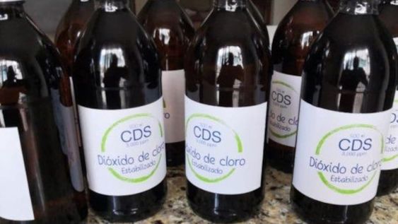 Dióxido de cloro, también llamado Suplemento Mineral Milagroso es el cuestionado suplemento que desde el año pasado se ofrece como cura del Covid-19; aunque sin evidencia ni aval de la comunidad científica internacional.