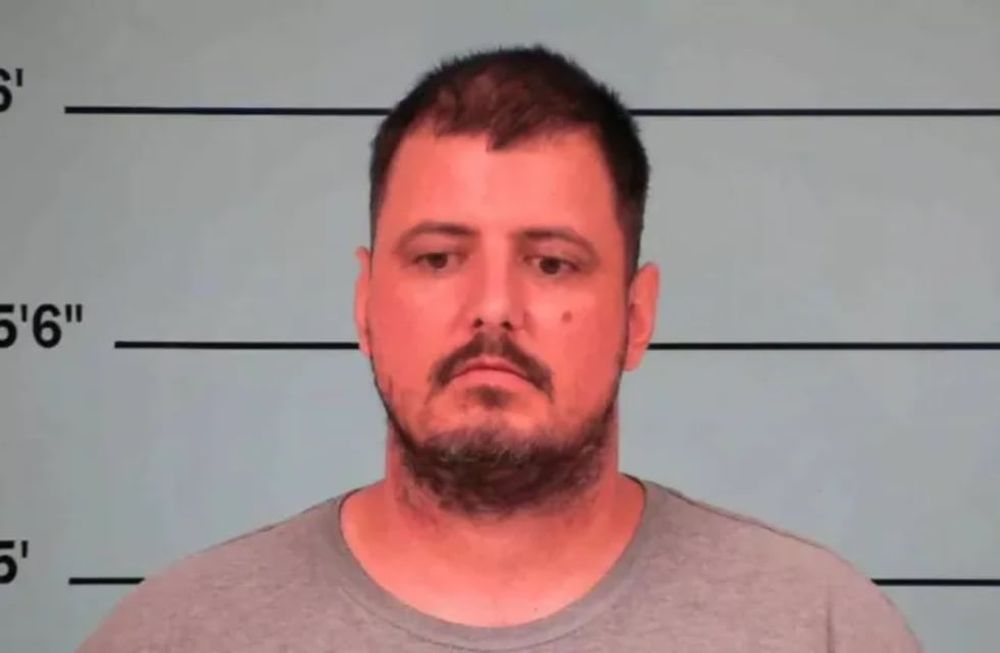 El pasado 29 de marzo, el hombre se declaró culpable del delito de usurpación de identidad con agravantes y fraude informático. Foto: Grayson County Detention Center