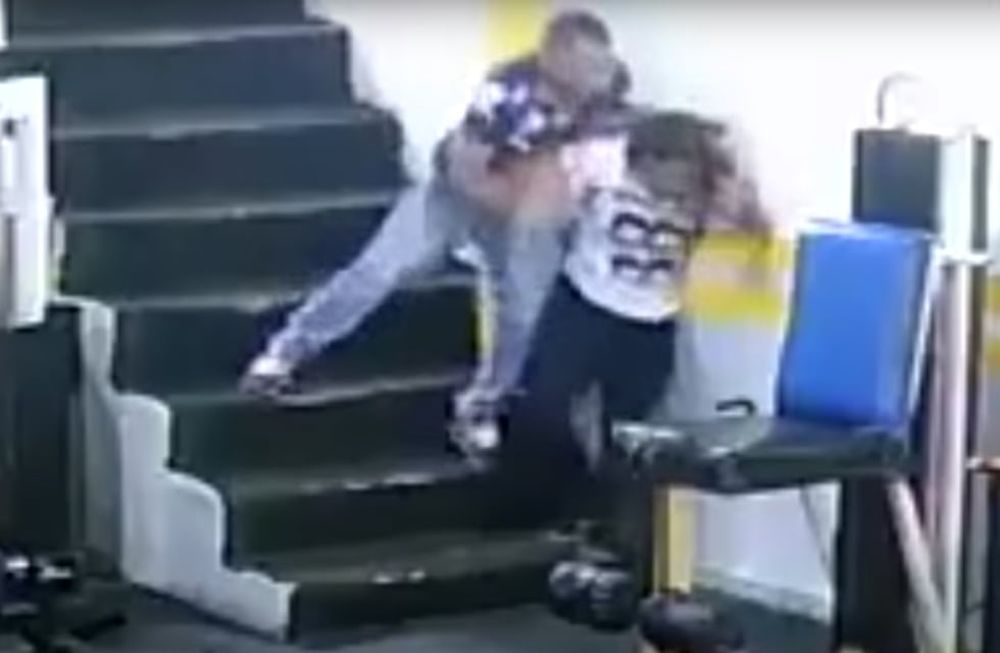Video: fisicoculturista golpea salvajemente a su ex novia porque no quería volver con él