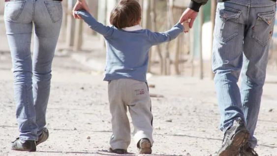 Lanzan una campaña para que las familias que buscan adoptar niños se informen sobre chicos con discapacidad, grupos de hermanos y adolescentes.