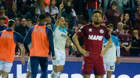 Enzo Copetti, delantero de Racing, autor del gol de la ventaja ante Lanús. (Fotobaires)