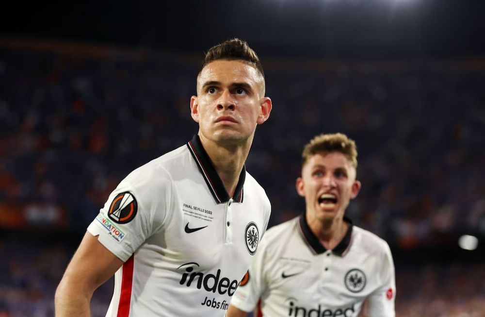 Rafael Borré anotó el gol del empate para el Frankfurt ante el Rangers en la final de la Europa League e hizo el penal decisivo en la definición desde el punto del penal. / Gentileza.