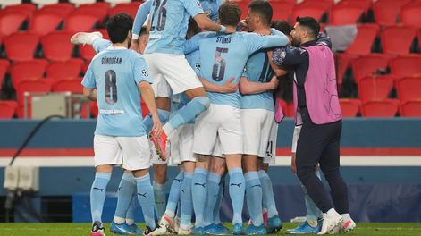 El festejo de los jugadores del City tras ganar en París en el partido de ida de las semifinales de la Champions. / Gentileza.