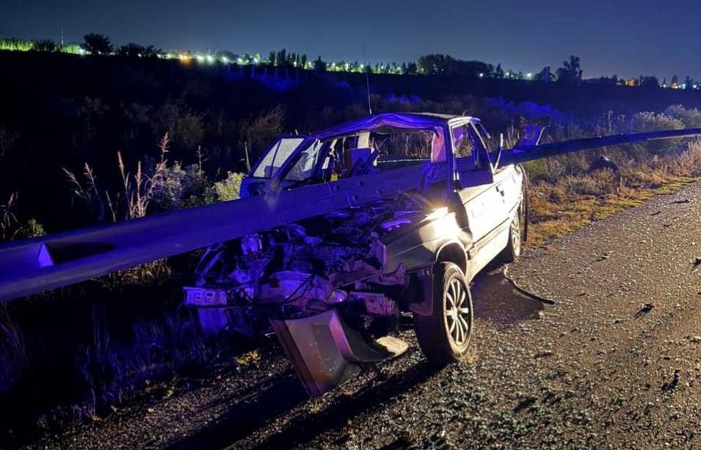 Murió un conductor tras chocar y atravesar un guardarraíl en la Ruta 7.