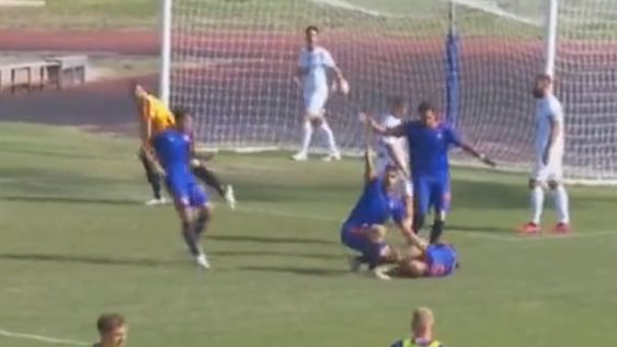 Un jugador del Roma City FC se desmayó, luego de convertir un gol.
