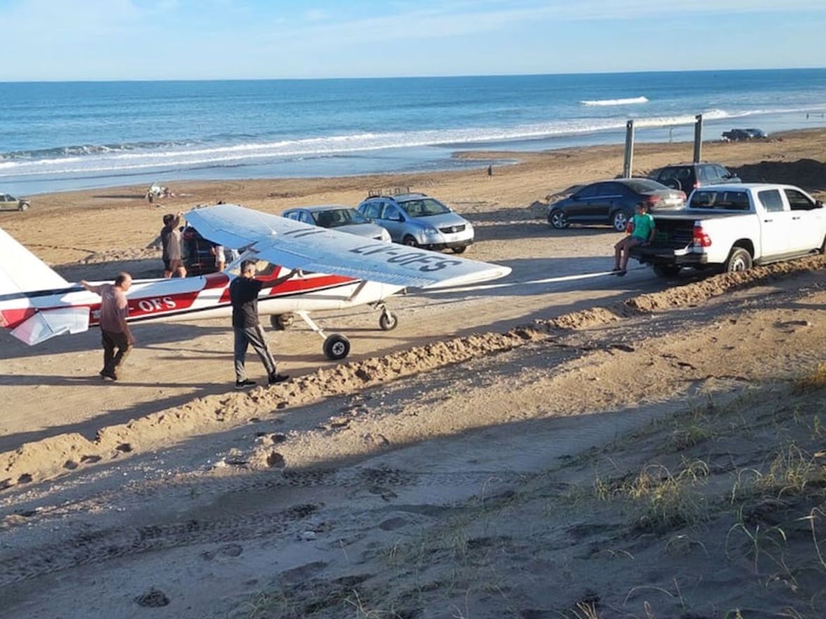 Una avioneta aterrizó de emergencia en una playa de Necochea - Gentileza