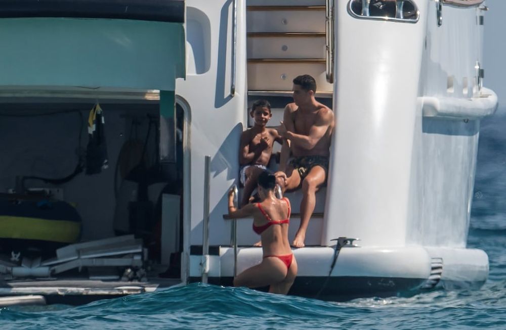 Las fotos hot de Cristiano Ronaldo y su novia argentina en Saint Tropez