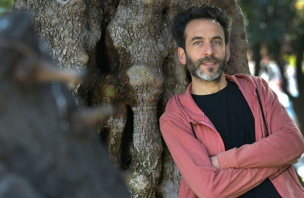 El actor mendocino Daniel Encinas trabaja con algunas obras de teatro, dando clases y dictando talleres.Foto: Orlando Pelichotti / Los Andes