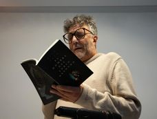 Fito Páez lee un poema de su libro&nbsp;El hombre del torso desnudo.