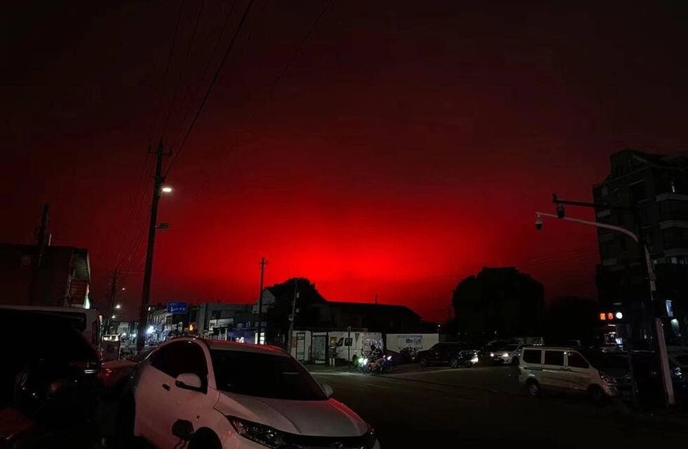 El cielo se tiñó de rojo en una ciudad de China y causó pánico en la población