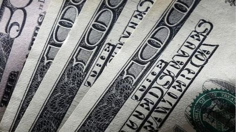 Con mayor oferta del campo, en un mes el dólar retrocedió 3,2%